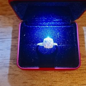 gorgeous 18kt gold ring. Center stone is .73ct moisssnite & 1/2ct real diamonds.